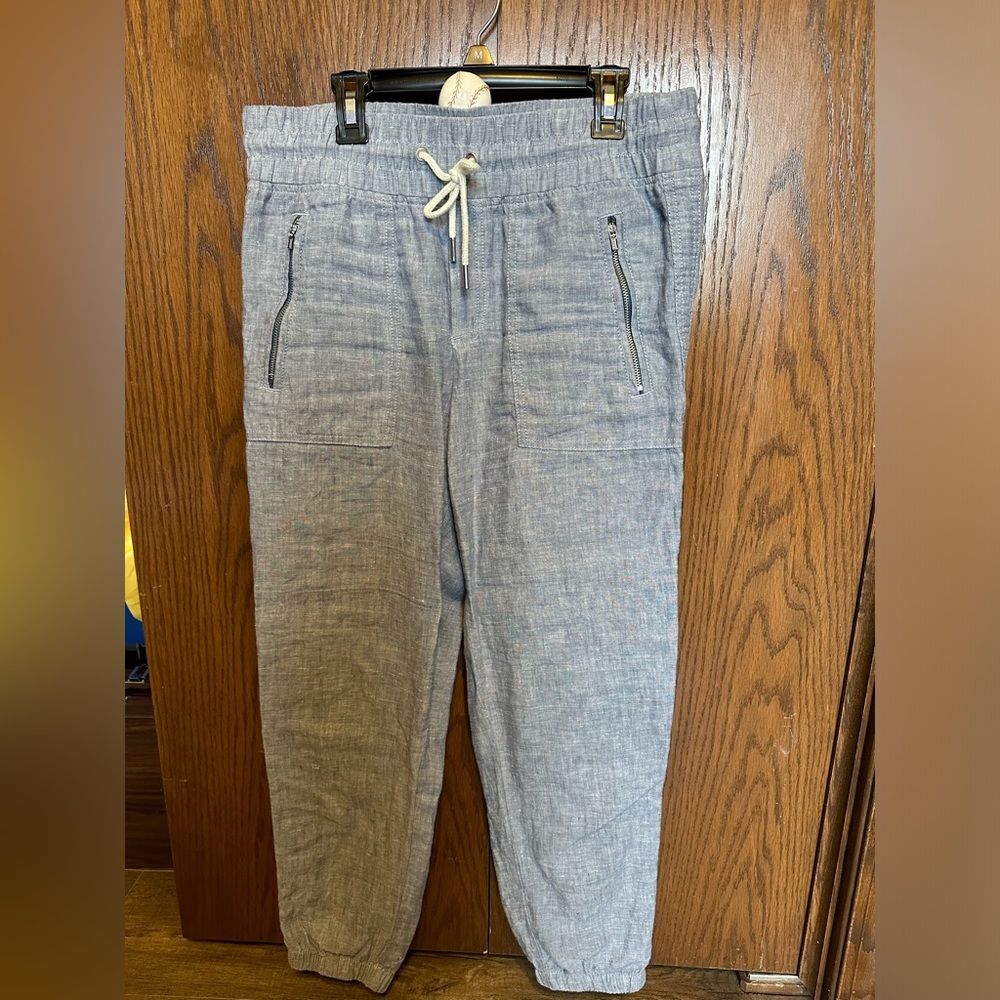 Women’s Athleta Cabo linen jogger. Size 4P. Light blue/chambray color.
